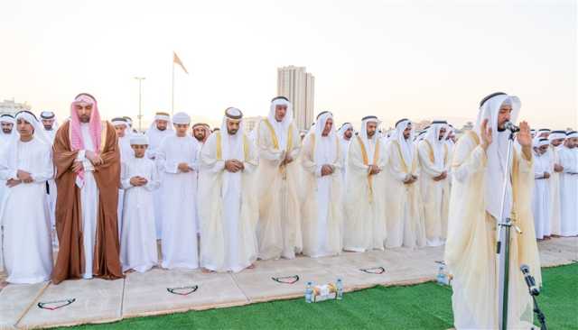 حاكم رأس الخيمة يؤدي صلاة عيد الفطر قس مصلى العيد الكبير بخزام