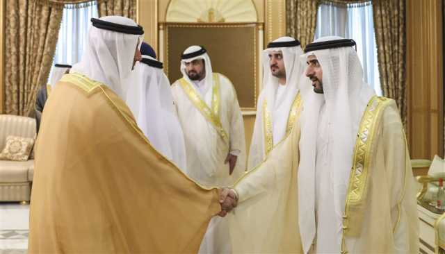 حمدان ومكتوم بن محمد يستقبلان المهنئين بعيد الفطر