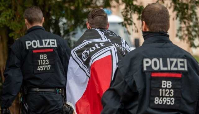 ألمانيا.. مصادرة مئات الأسلحة من متورطين في تدبير انقلاب