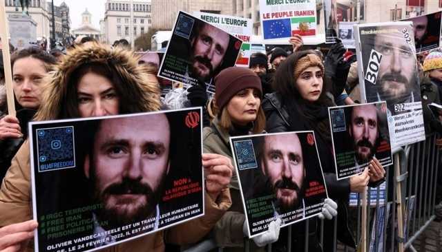 تجمع في باريس يطالب بالإفراج عن فرنسي محتجز في طهران