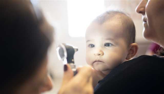 متى تصطحب طفلك إلى طبيب العيون؟