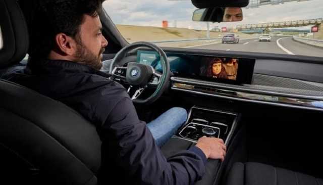 'بي إم دبليو' تقدم لأول مرة المستوى الثالث من القيادة الذاتية