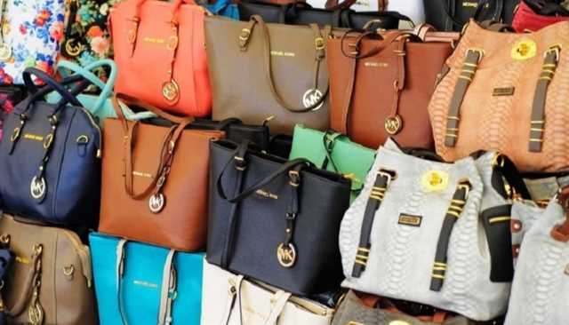 ضبط تاجر يبيع بضائع مقلدة لعلامة عالمية والمحكمة تغرمه بـ5 آلاف درهم