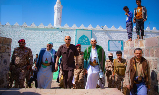 الرئيس المشاط يزور جامع الجند التاريخي