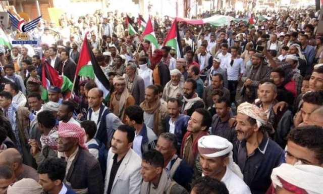 مسيرة حاشدة في مدينة القاعدة بإب تضامناً مع فلسطين وذكرى الشهيد