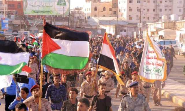 مسير ووقفة وعرض رمزي لوحدات أمنية وعسكرية في الحديدة