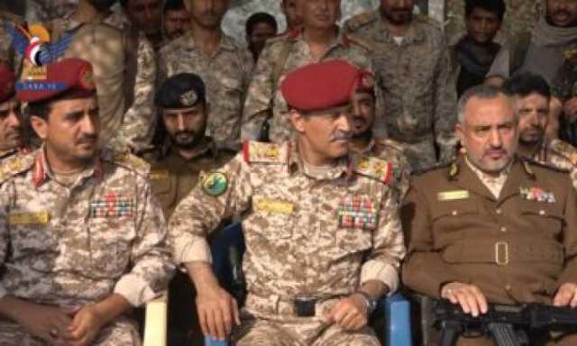 وزيرا الدفاع والداخلية يحضران حفل تخرج دفع عسكرية بالمنطقة الخامسة