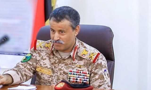 وزير الدفاع: رد القوات المسلحة اليمنية على الاعتداء الأمريكي سيكون قاسياً