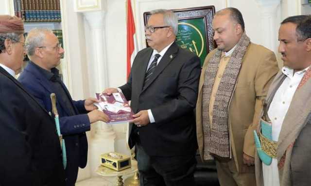 بن حبتور يتسلم تقريرا تقييميا من الجنيد حول مستوى إنجاز خطة 1444هـ