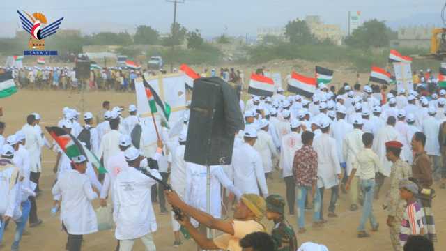 مهرجان مهيب بذكرى الشهيد القائد وعروض عسكرية بالحديدة