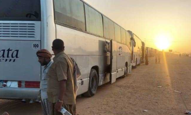 ابتزاز وانتهاكات مرتزقة العدوان للحافلات في الخطوط الرئيسية