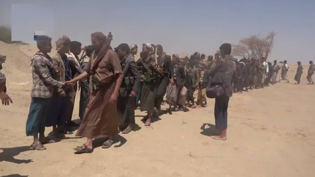 قيادات عسكرية ومدنية تشارك المرابطين في الجبهات افراحهم بالعيد