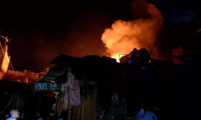 حريق في محلات تجارية بصنعاء القديمة