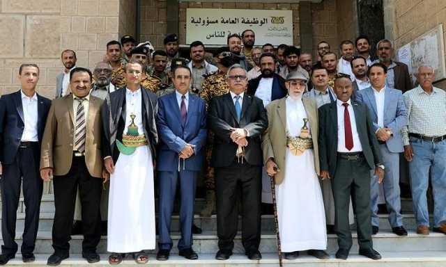 بن حبتور يطلع على جهود الخدمة المدنية في مراقبة والانضباط الوظيفي