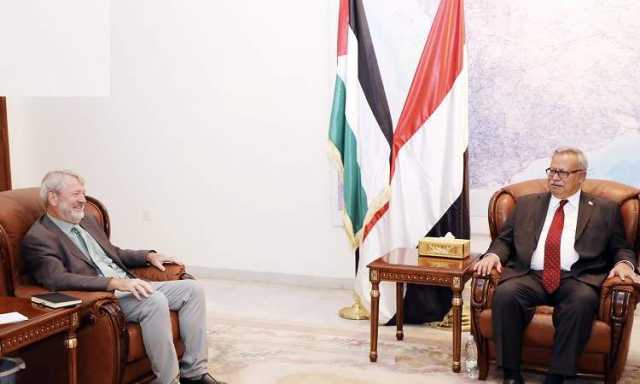 بن حبتور يلتقي القائم بأعمال المنسق الإنساني