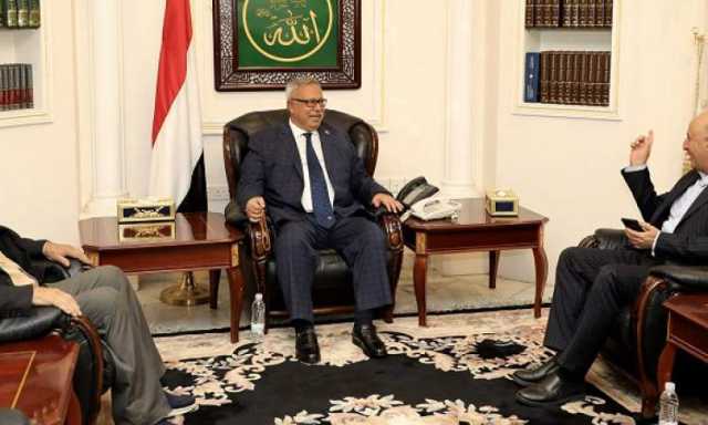 بن حبتور يشيد بمسار التطوير الذي تشهده جامعة صنعاء