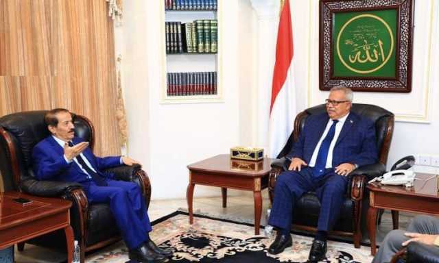 بن حبتور يشيد بدور وزارةالخارجية رغم الحصار