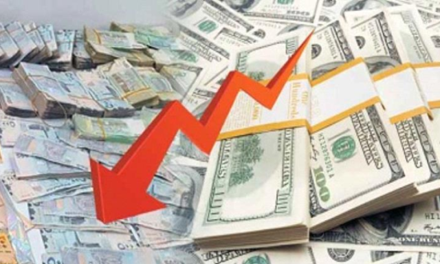 إنهيار كارثي للريال والبنوك تضرب وبنك عدن يواصل إبتزازه
