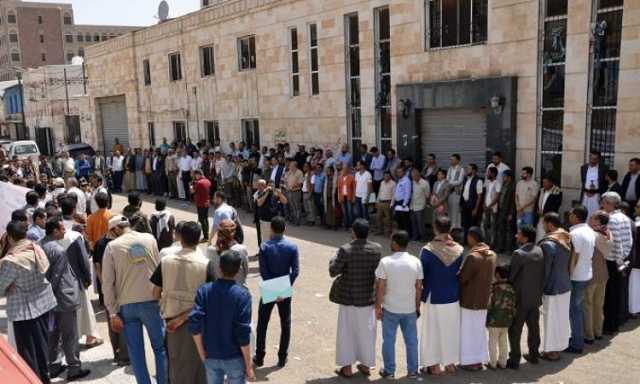 وقفة لموظفي هيئة المواصفات تفويضاً لقائد الثورة ومباركة للإنجاز الأمني