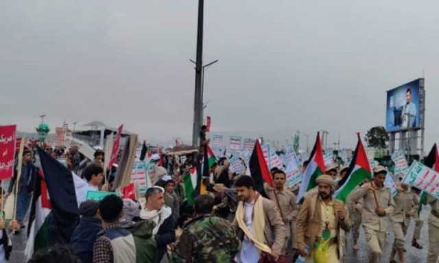 الحشود تتوافد الى الساحات بصنعاء والمحافظات نصرة لغزة ولبنان