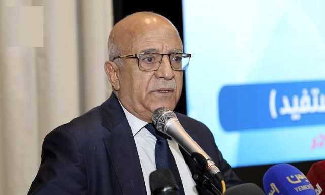 الرهوي يدشن دليل الخدمات الضريبية الخاص بالمستفيدين