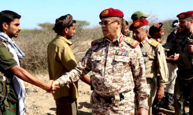 مساعد وزير الدفاع يتفقد المرابطين في جبهة بني حسن بمحافظة حجة