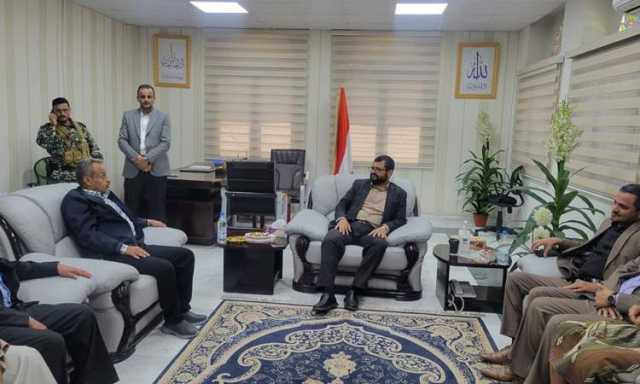 نائب وزير الخدمة يتفقد مستوى الانٍضباط الوظيفي في وزارة الصحة و مستشفى الثورة