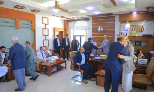 وزير الاقتصاد يشيد بمستوى الانضباط الوظيفي في اول أيام الدوام الرسمي
