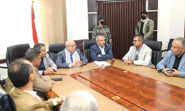 الرهوي يطلع على مستوى الانضباط الوظيفي في عدد من الوزارات