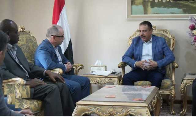 وزير الخارجية ينتقد تقليص المساعدات الإنسانية المقدمة إلى اليمن