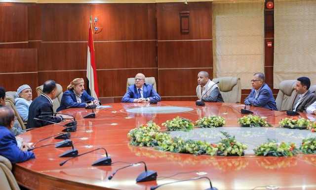 الرهوي يطلع على سير تنفيذ الأنشطة والمشاريع بوزارة النفط