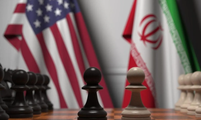 قبيل محادثات عُمان.. خط أحمر أميركي وإيران ترفض التهديد