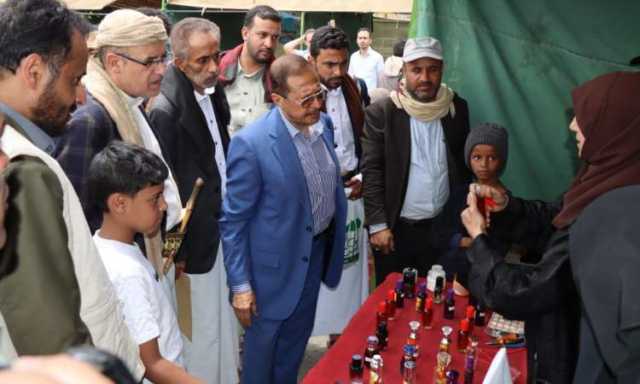 وزير الاقتصاد يزور سوق الخميس ويكشف عن حزمة إجراءات لدعم الاسر المنتجة  
