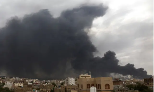 الاضرار التي طالها العدوان في مطار صنعاء وميناء الحديدة