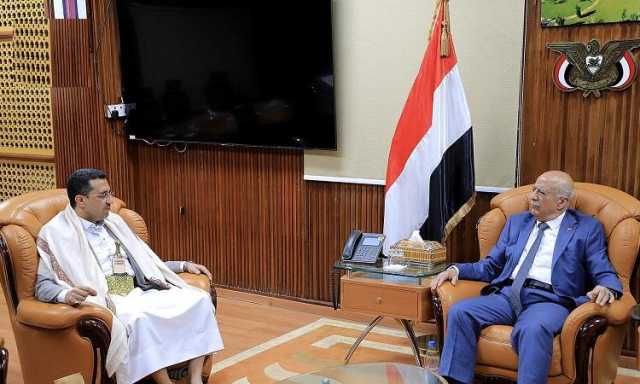 الرهوي الوزراء يناقش مع وزير الاتصالات سير نشاط قطاع الاتصالات