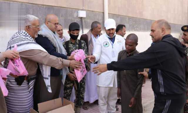 باجعالة يتفقد مراكز للنازحين والمتشردين والمتسولين