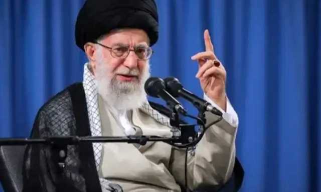 السيد الخامنئي: نحذر أمريكا من عواقب الانخراط في الحرب
