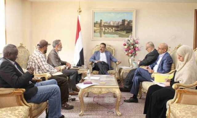 وزير الخارجية يسلم المنسق الاممي رسالتين لقيادة الأمم المتحدة