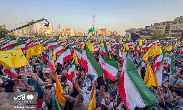 خروج شعبي حاشد في طهران احتفالا بالنصرعلى الكيان الصهيوني