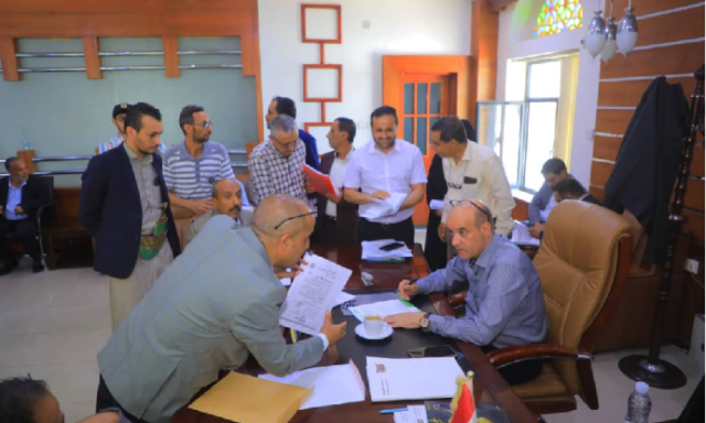 وزير الاقتصاد يلتقي المواطنين خلال اليوم المفتوح