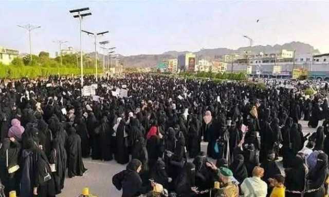 تظاهرة نسائية ضخمة في عدن