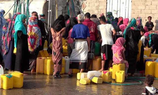 العدوان والإخوان ينفذون عقاب جماعي بحرمان أبناء تعز من المياه