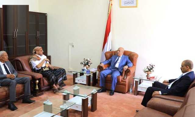 الرهوي يناقش مع محافظي حضرموت ولحج وسقطرى الأوضاع بالمحافظات المحتلة