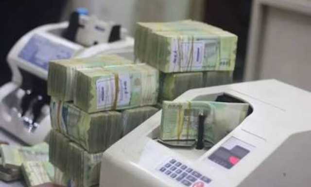 الريال يلفظ أنفاسه الأخيرة في عدن