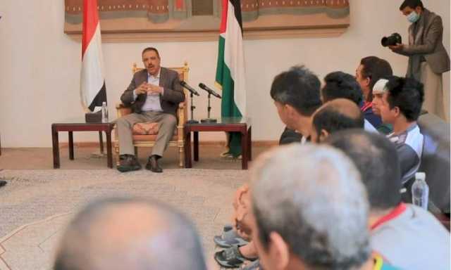 وزير الخارجية وقيادات عسكرية يلتقون طاقم سفينة أترنيتي