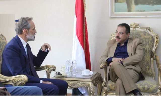 وزير الخارجية يؤكد على أهمية استكمال مشروع المياه في منطقة الحوبان