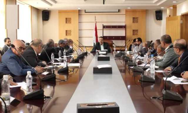 اجتماع بوزارة الخارجية يناقش سبل تطوير العمل الدبلوماسي اليمني
