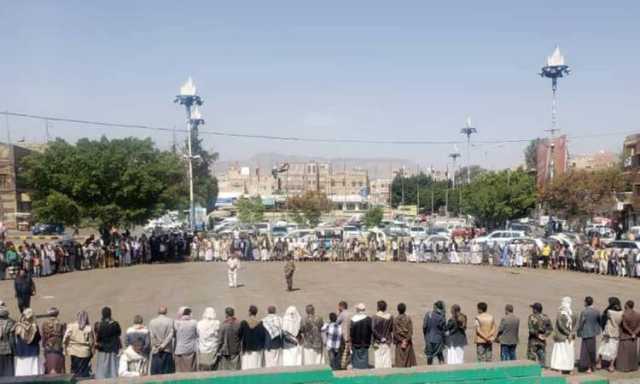 وقفة قبلية لأبناء مديرية التحرير تنديدا بجرائم الإبادة والتجويع بغزة