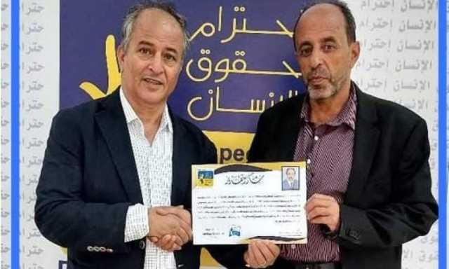 المدرسة الديمقراطية تكرم الصحفي حسن الوريث