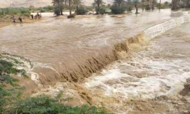 السيول تقطع طريق حيوي في حضرموت